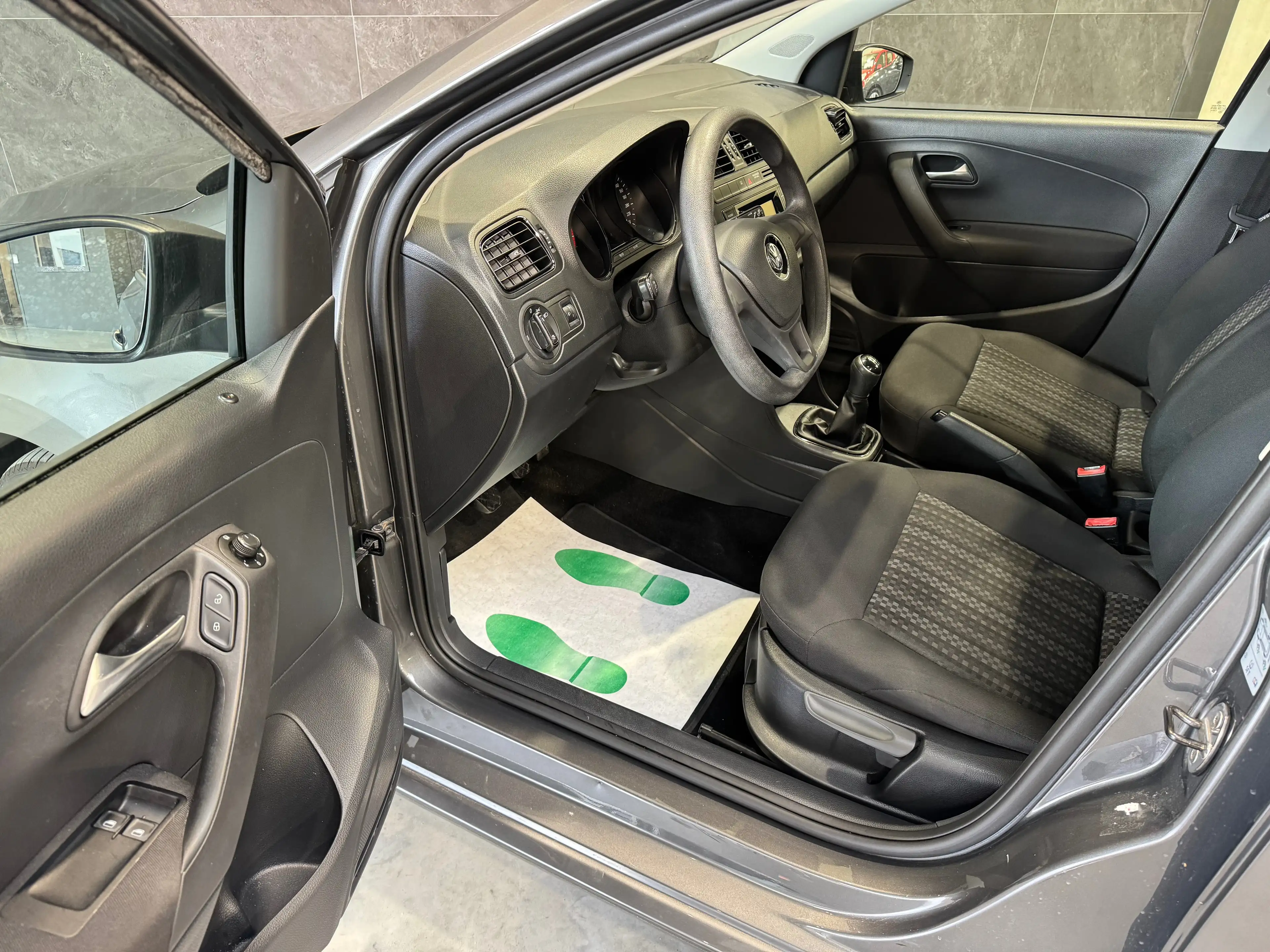 Volkswagen Polo 1.0i* 1ER PROPRIÉTAIRE * CARNET * AIRCO * PROPRE — photo 7