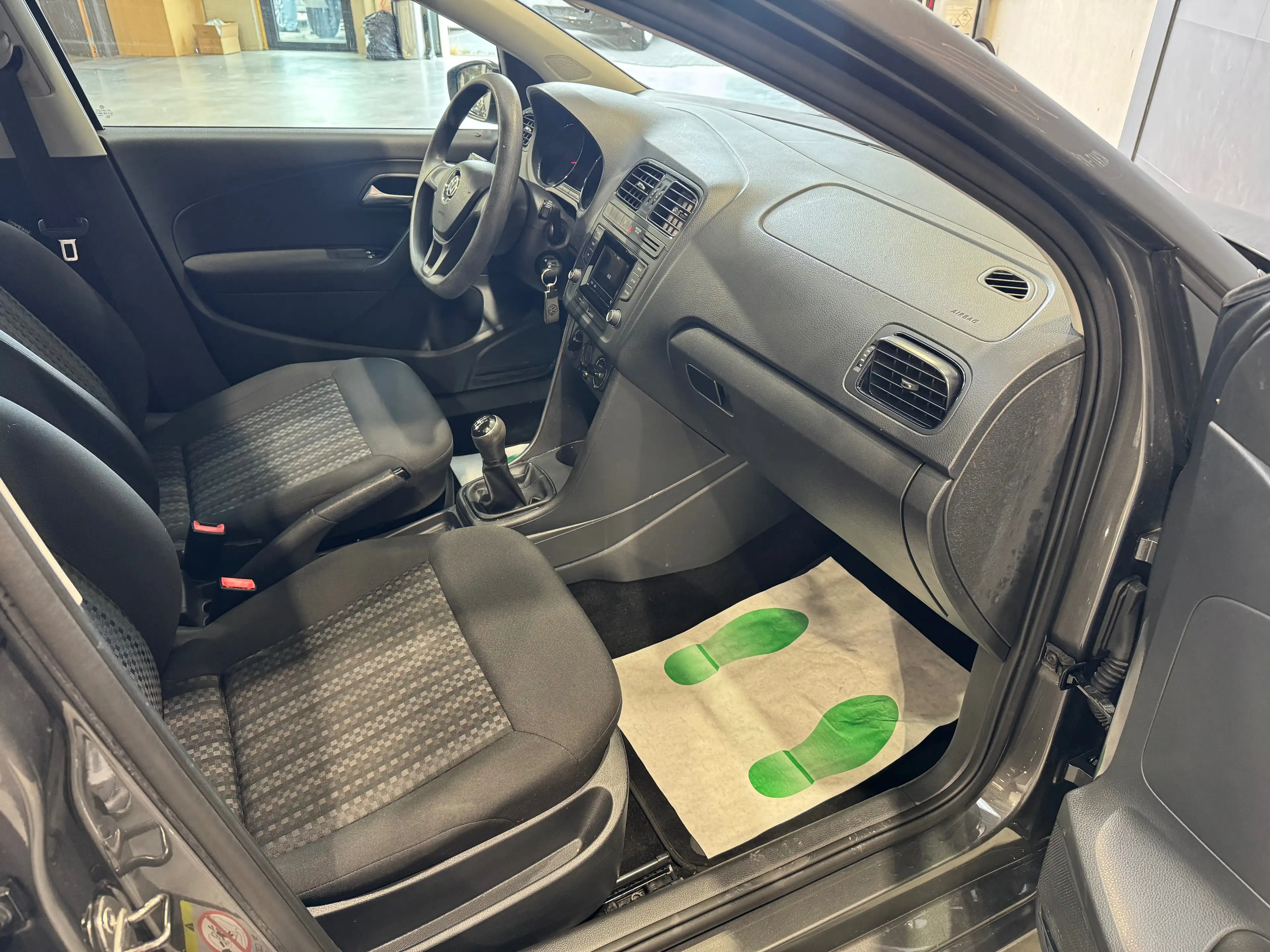 Volkswagen Polo 1.0i* 1ER PROPRIÉTAIRE * CARNET * AIRCO * PROPRE — photo 10