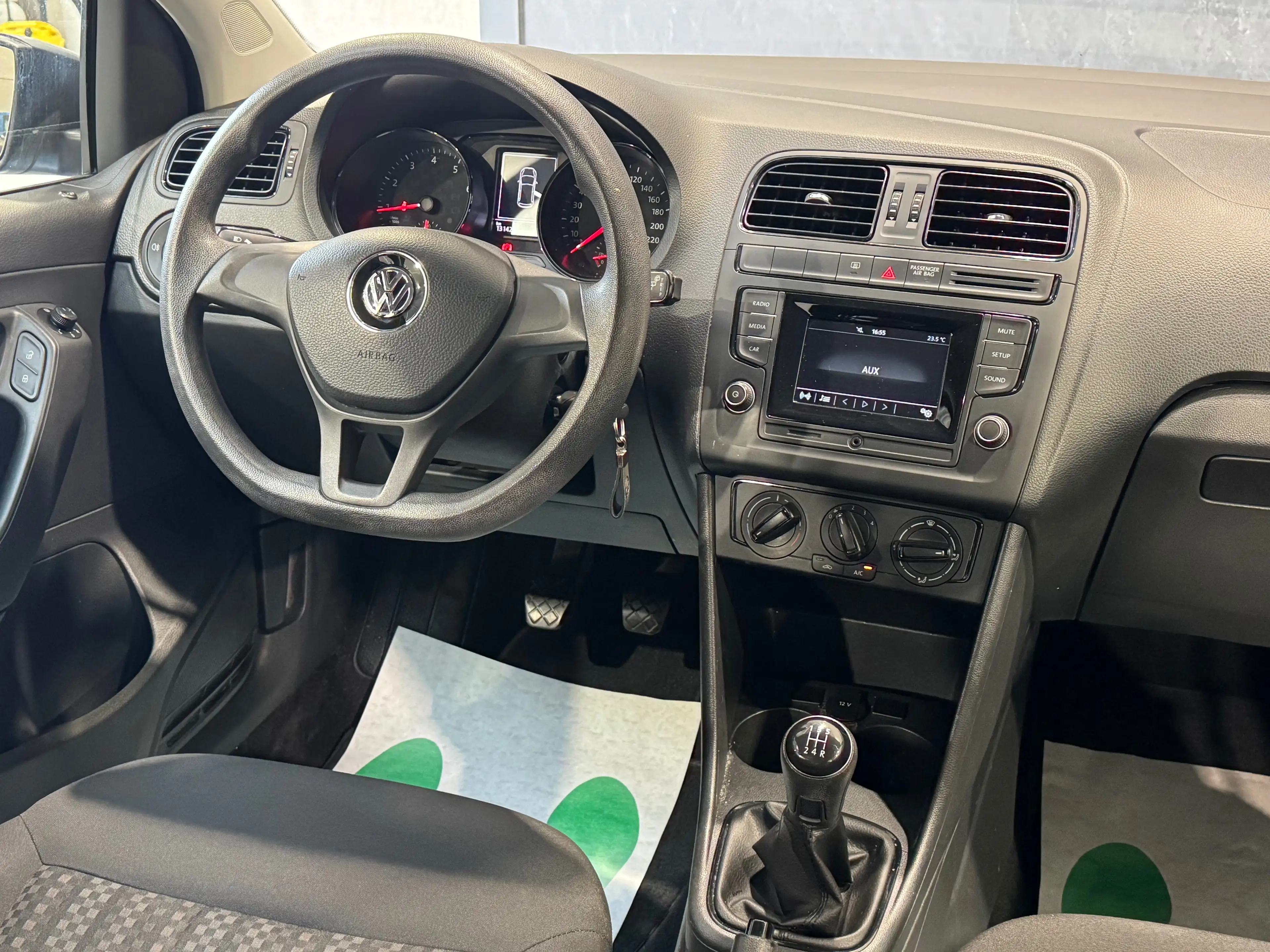 Volkswagen Polo 1.0i* 1ER PROPRIÉTAIRE * CARNET * AIRCO * PROPRE — photo 13