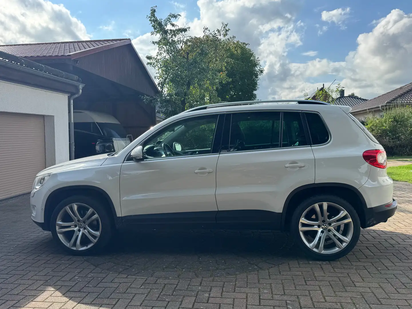 Volkswagen Tiguan Sport Weiß - 2