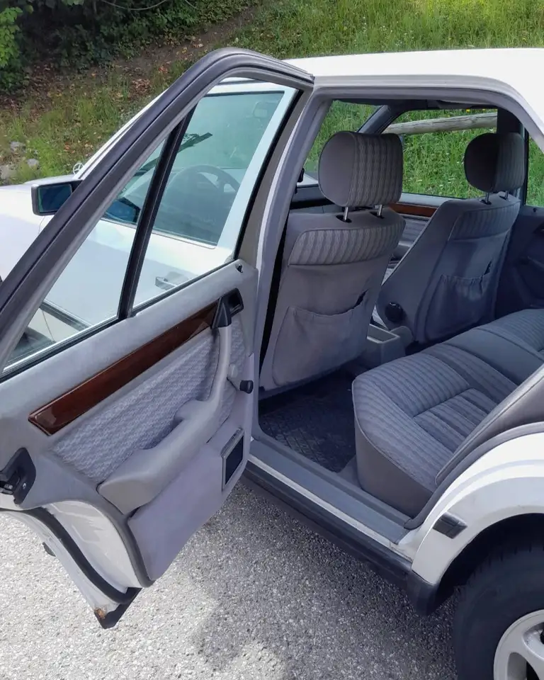 Mercedes-Benz 230, foto 3