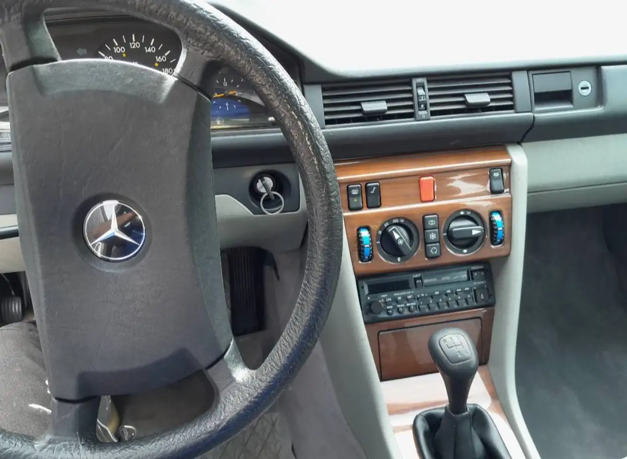 Mercedes-Benz 230, foto 7