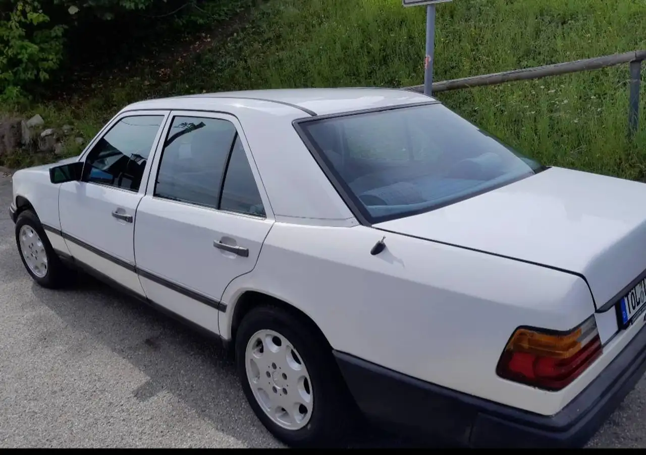 Mercedes-Benz 230, foto 5