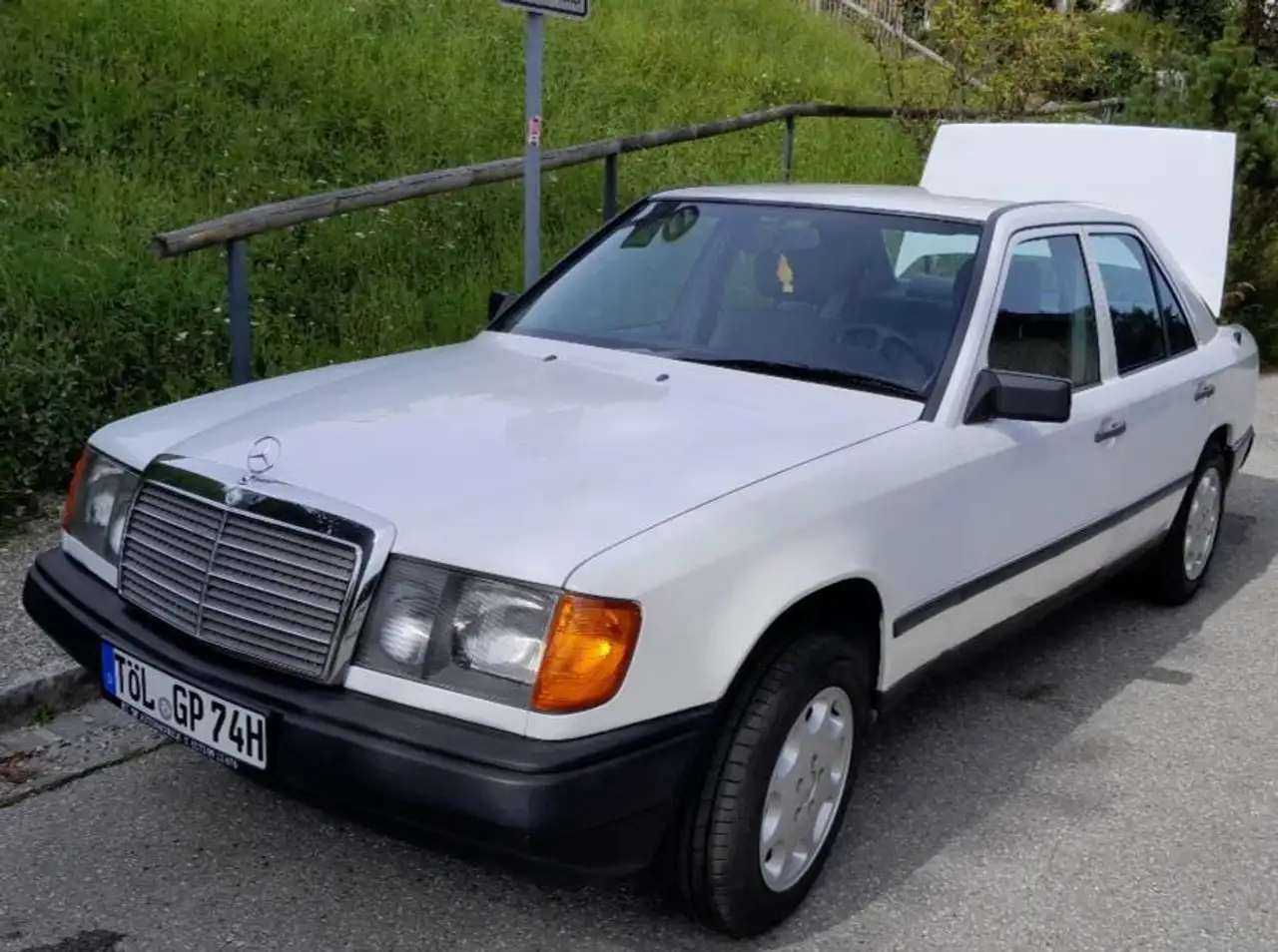 Mercedes-Benz 230, foto 2
