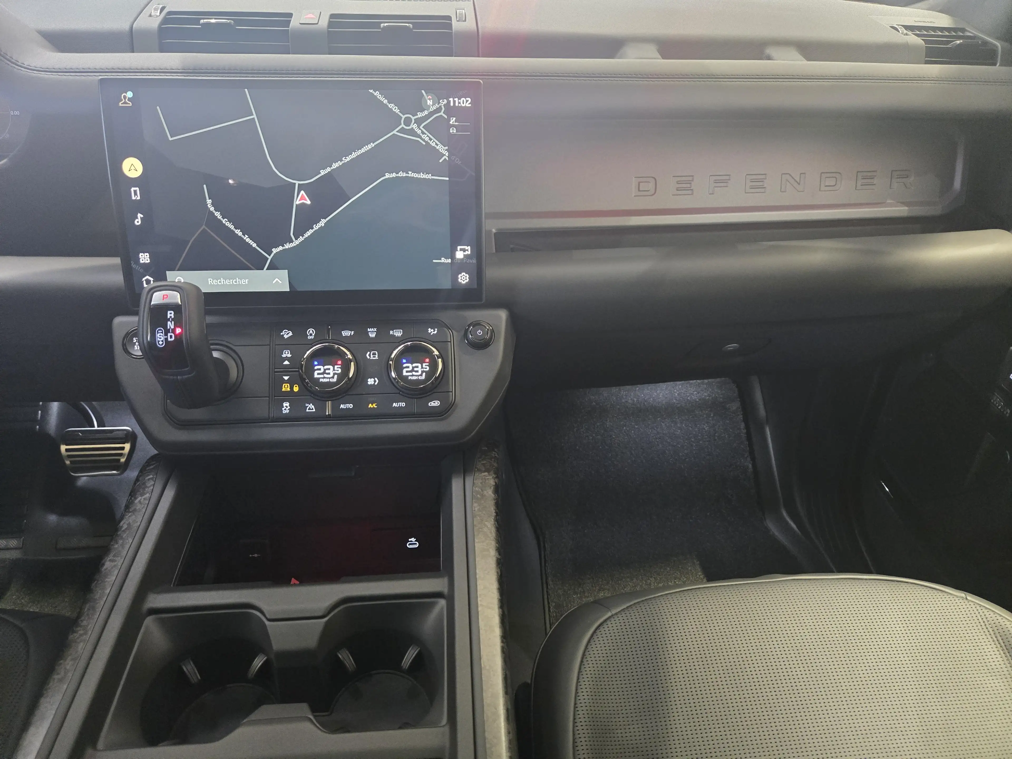 Land Rover Defender 110 P635 OCTA AWD Auto. 26MY — photo 9