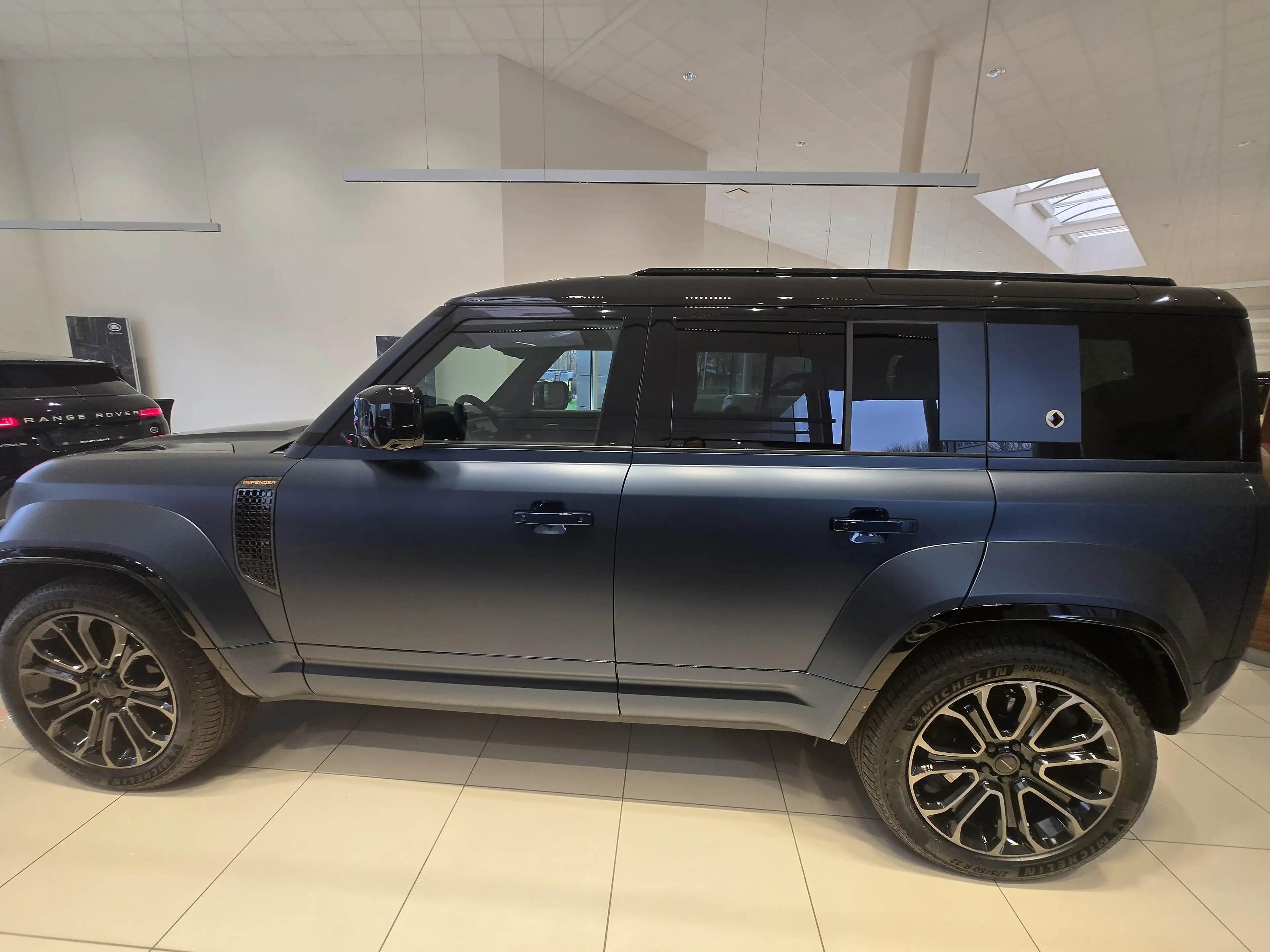 Land Rover Defender 110 P635 OCTA AWD Auto. 26MY — photo 6