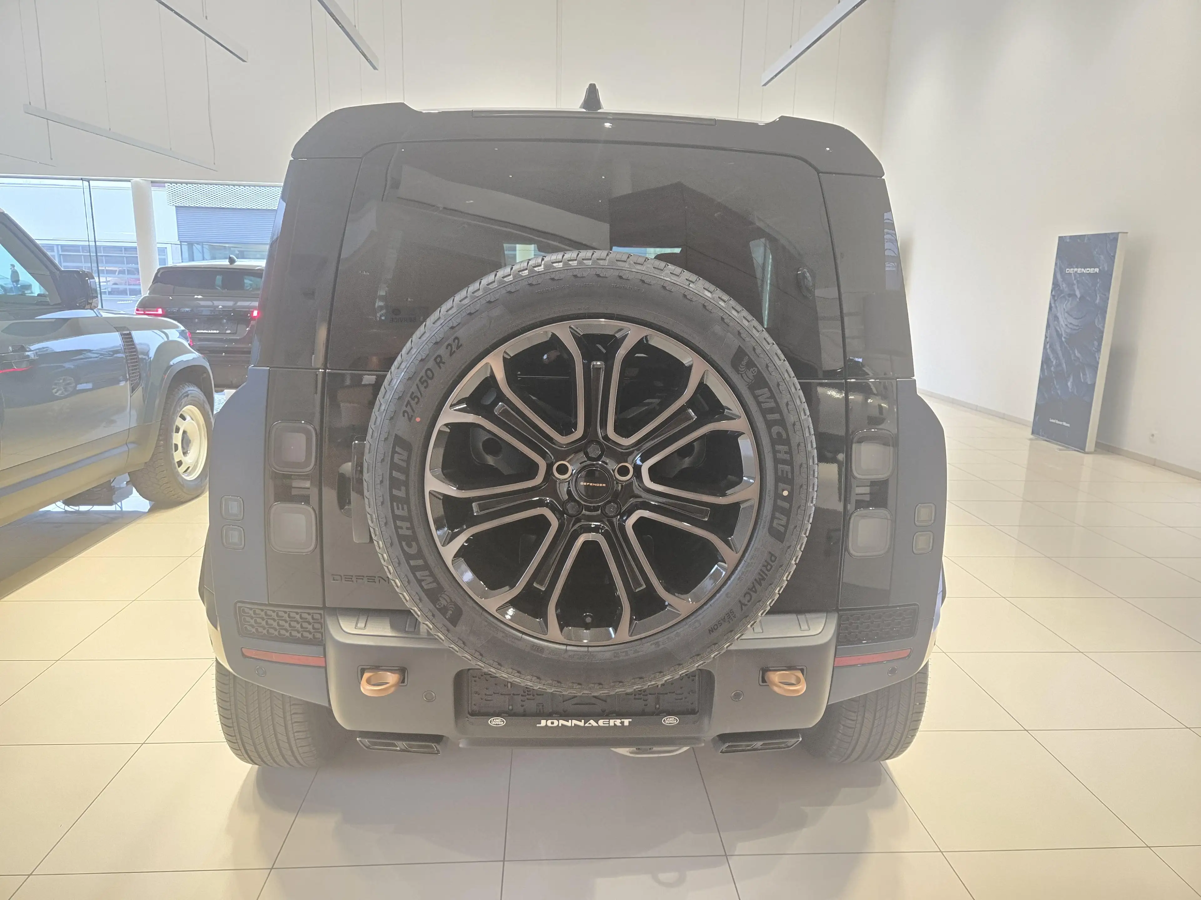 Land Rover Defender 110 P635 OCTA AWD Auto. 26MY — photo 5