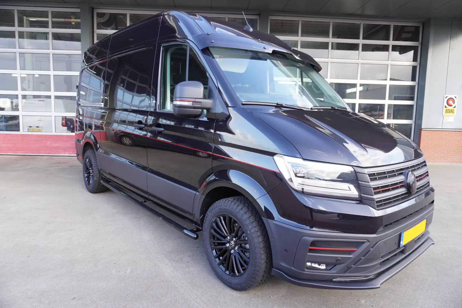 Volkswagen Crafter 30 2.0 TDI 140PK L3H3 Exclusive Automaat nr. V164 Noir - 2