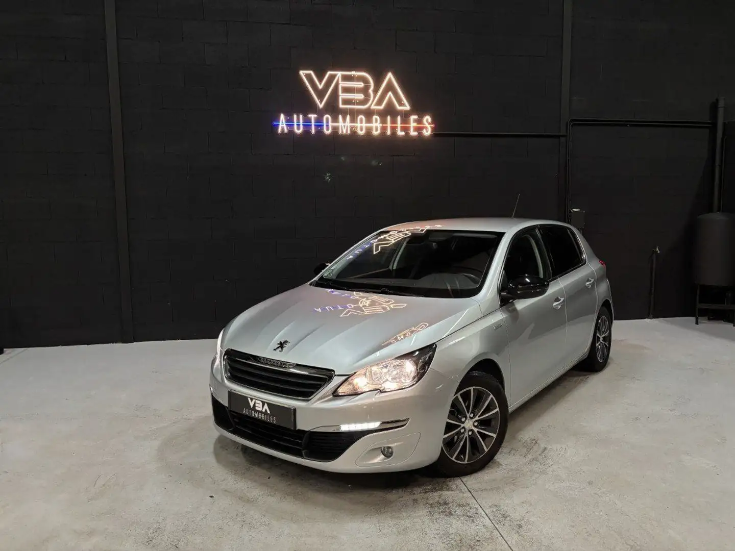 Peugeot 308 (2) 1.2 ESSENCE S&S 110 Sensation Gris - 2