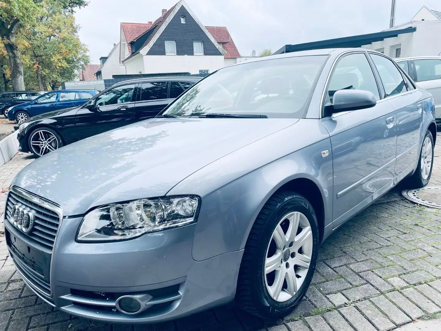 Audi A4 Lim. 3.0 TDI Quattro Klimauaut.,SHZ,MMI-Navi Silber - 1