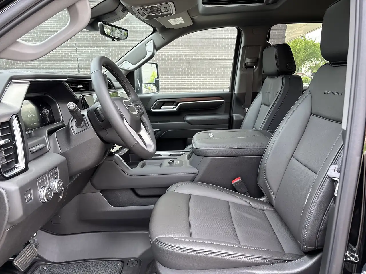 GMC Sierra 3500HD снимка GMC Sierra 3500HD