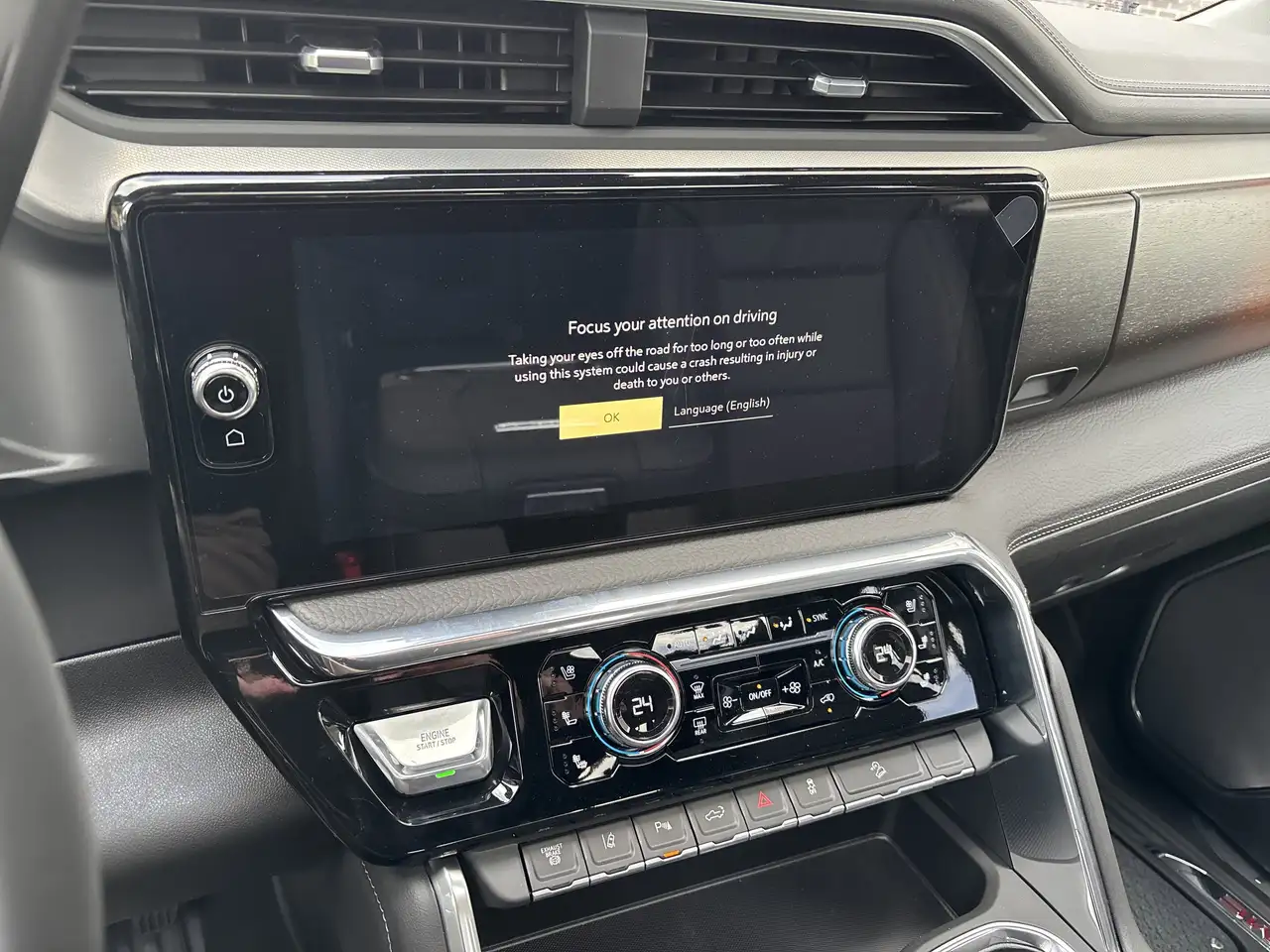GMC Sierra 3500HD снимка GMC Sierra 3500HD