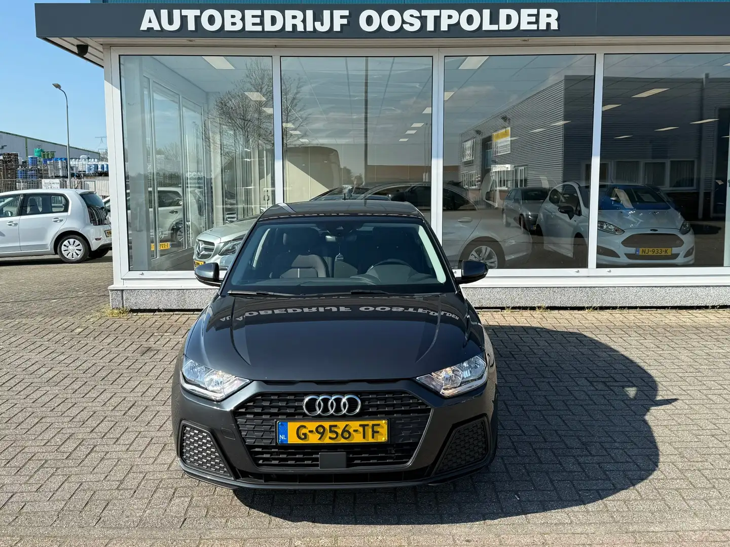 Audi A1 Sportback 25 TFSI Pro Line Grijs - 2