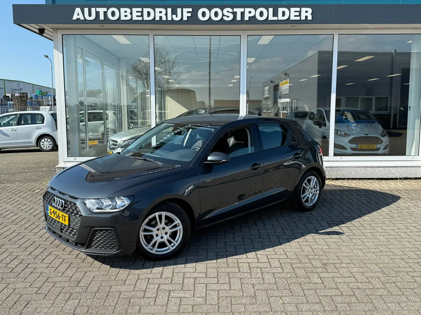 Audi A1 Sportback 25 TFSI Pro Line Grijs - 1