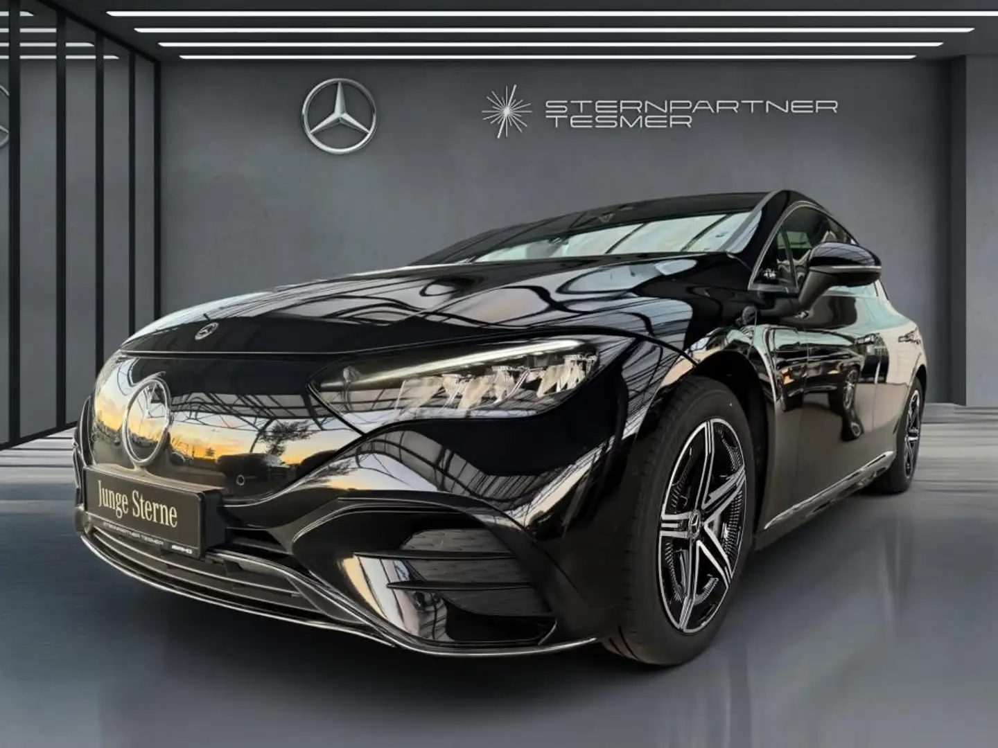 Mercedes-Benz EQE 300 AMG Line, Pano-D., Distr., R-Kamera, Schwarz - 1