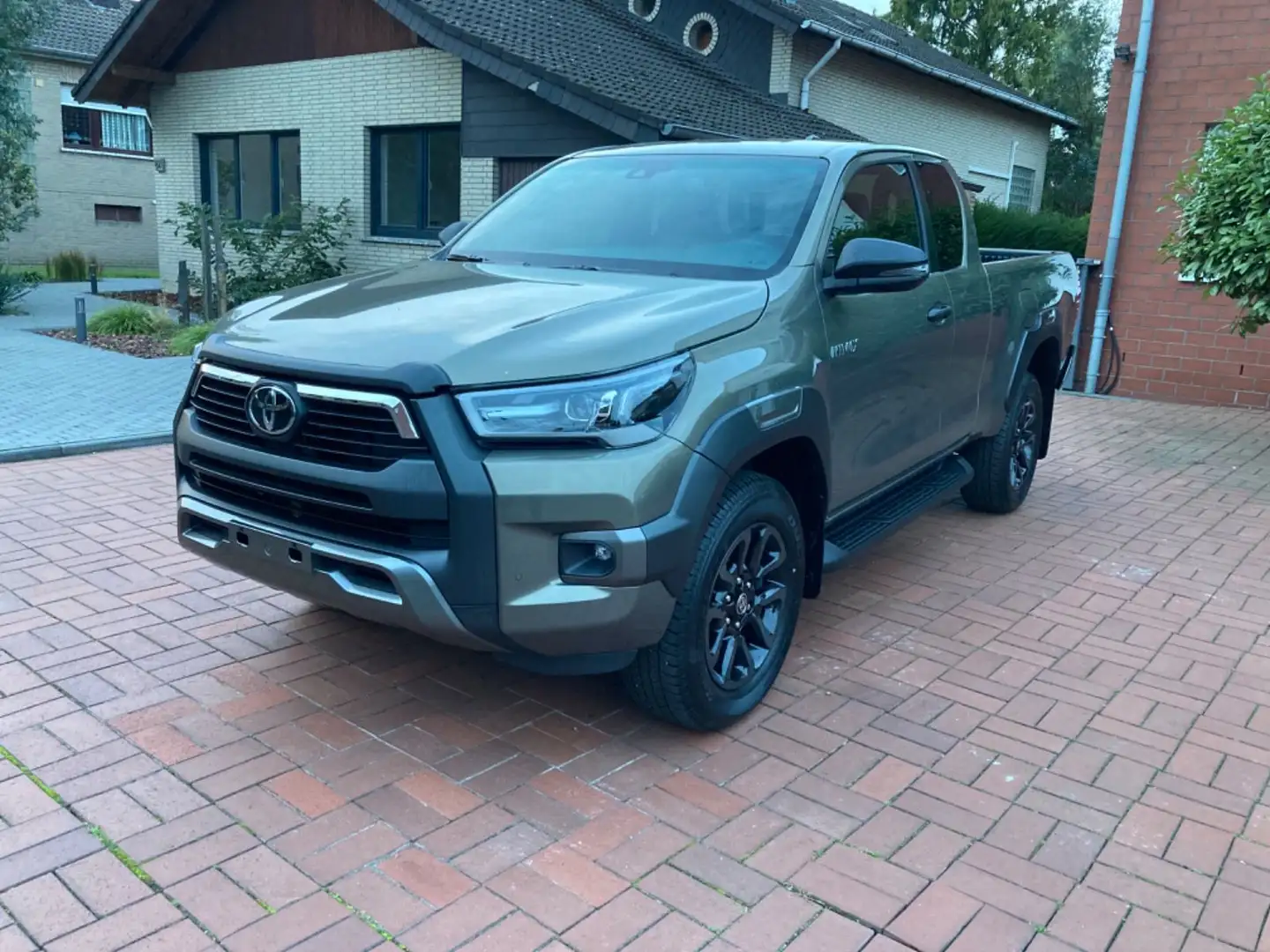 Toyota Hilux Extra Cab Invincible 2,8;nettoexp:41500€ Grün - 1
