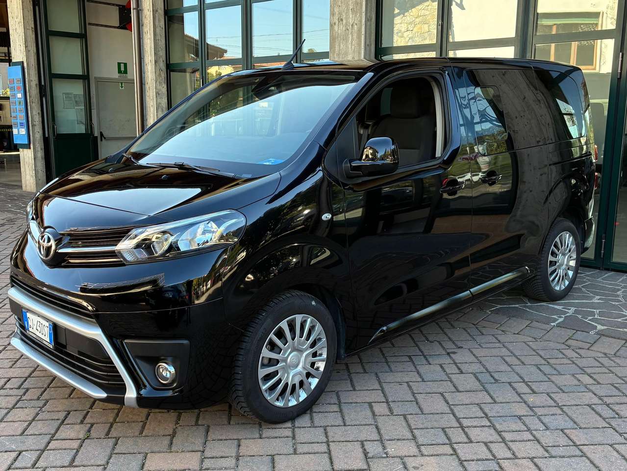 Toyota Proace Lounge prezzo iva inclusa