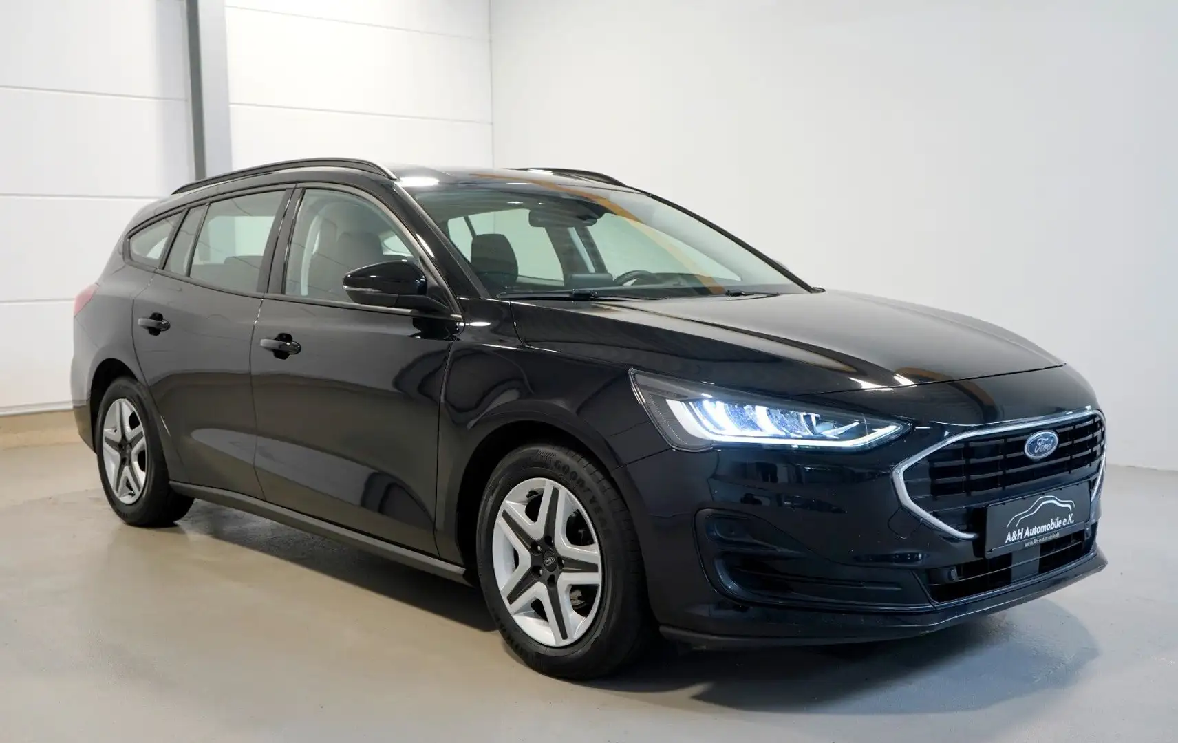 Ford Focus Turnier 1.5 TDCI Aut. Cool & Connect *DAB* Schwarz - 1