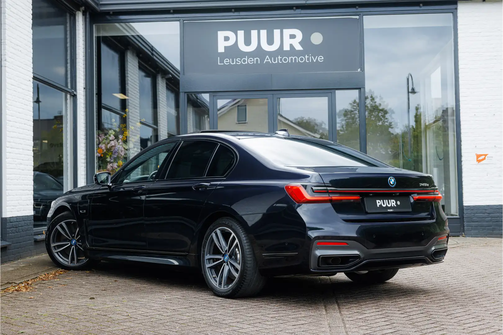 BMW 745 7-serie 745e M-Sport Individual Pano - Soft Close Schwarz - 2