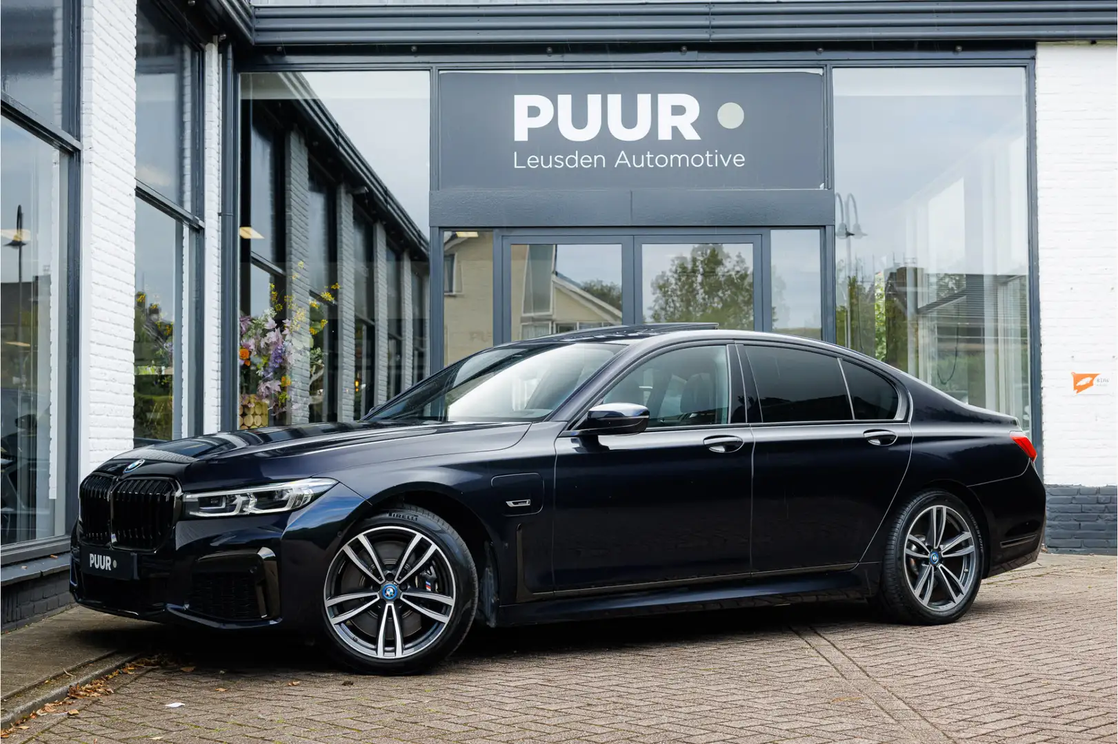 BMW 745 7-serie 745e M-Sport Individual Pano - Soft Close Schwarz - 1