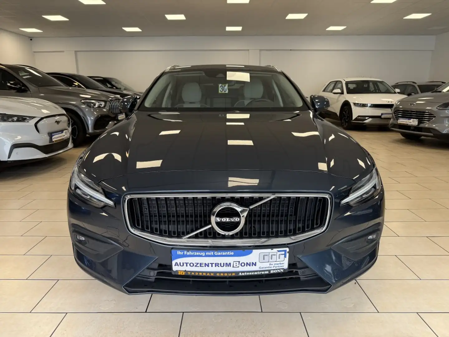 Volvo V60 MHybrid*Momentum*Pano*Cockpit*Navi*LED*R.Cam Blau - 2