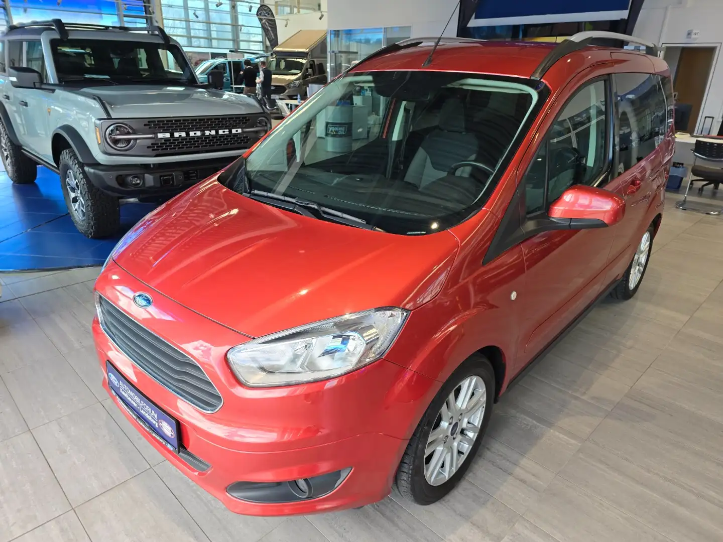 Ford Tourneo Courier 1.0 EcoBoost KlimaA LM Tempom. Rood - 1