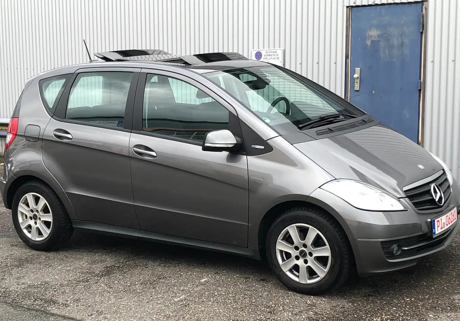 Mercedes-Benz A 160 BlueEFFICIENCY * Lamellenschiebedach * AHK * TOP Gris - 1