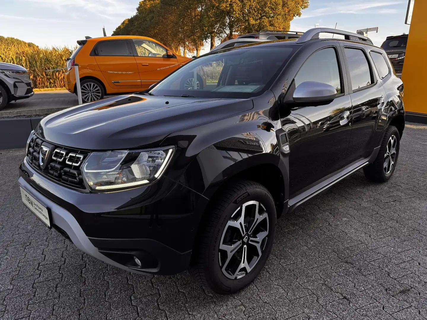 Dacia Duster PRESTIGE DCI 115 LEDER+SITZH+PDC+RFK+NAVI Schwarz - 2