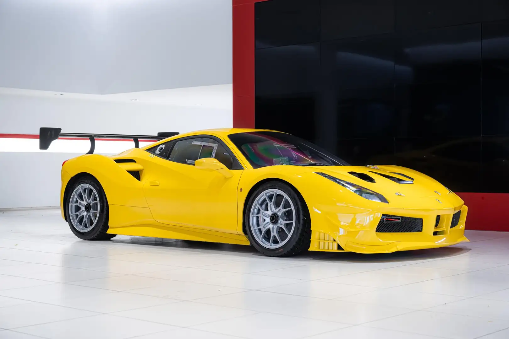 Ferrari 488 Challenge - Kroymans Ferrari Geel - 2