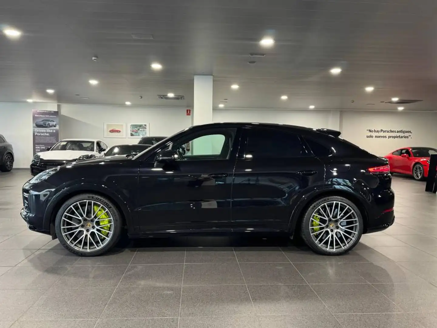 Porsche Cayenne Turbo S E-Hybrid Coupé Aut. Zwart - 2