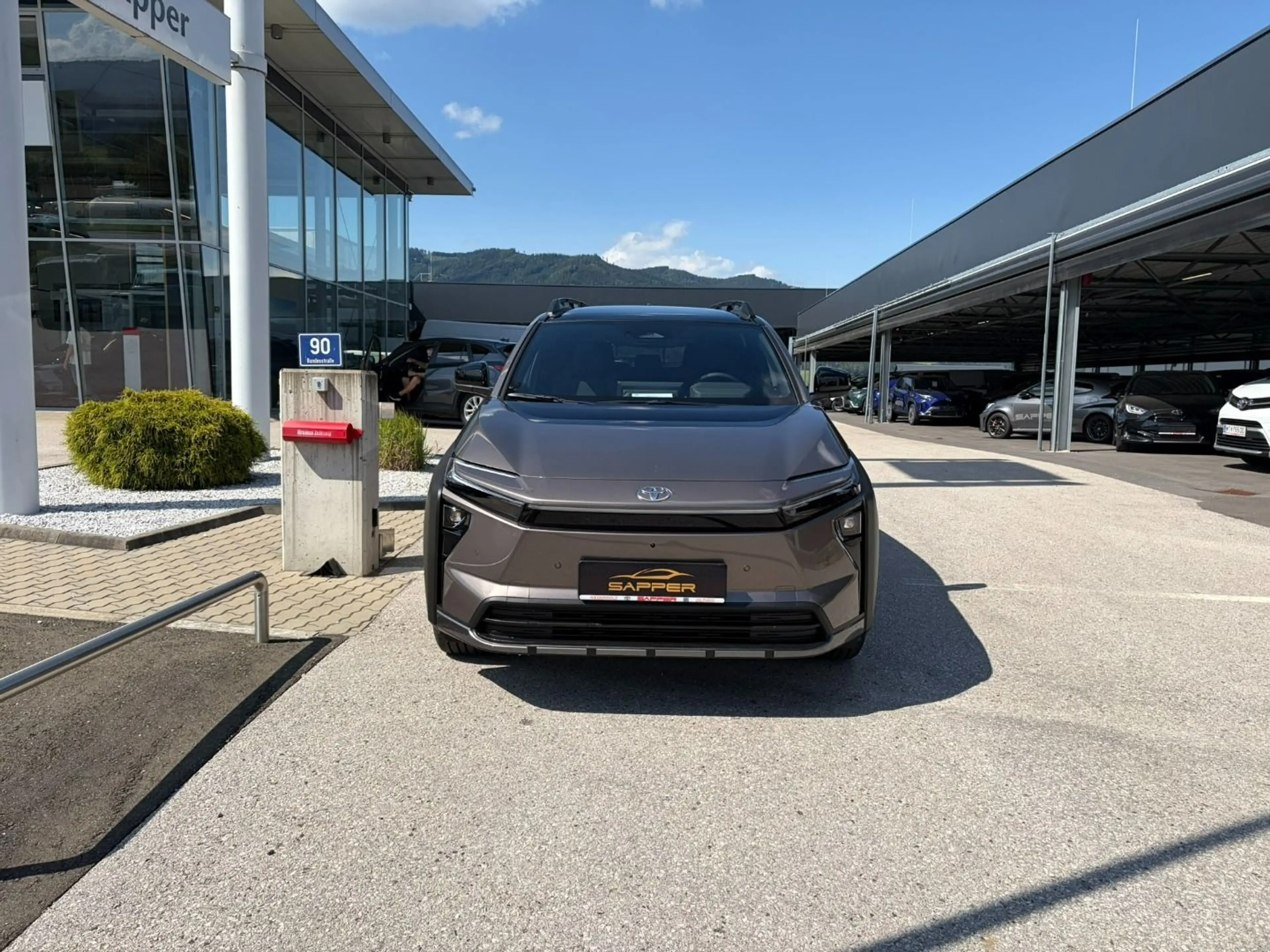 Toyota bZ4X Touring Lounge 4x4 75 kWh — photo 2