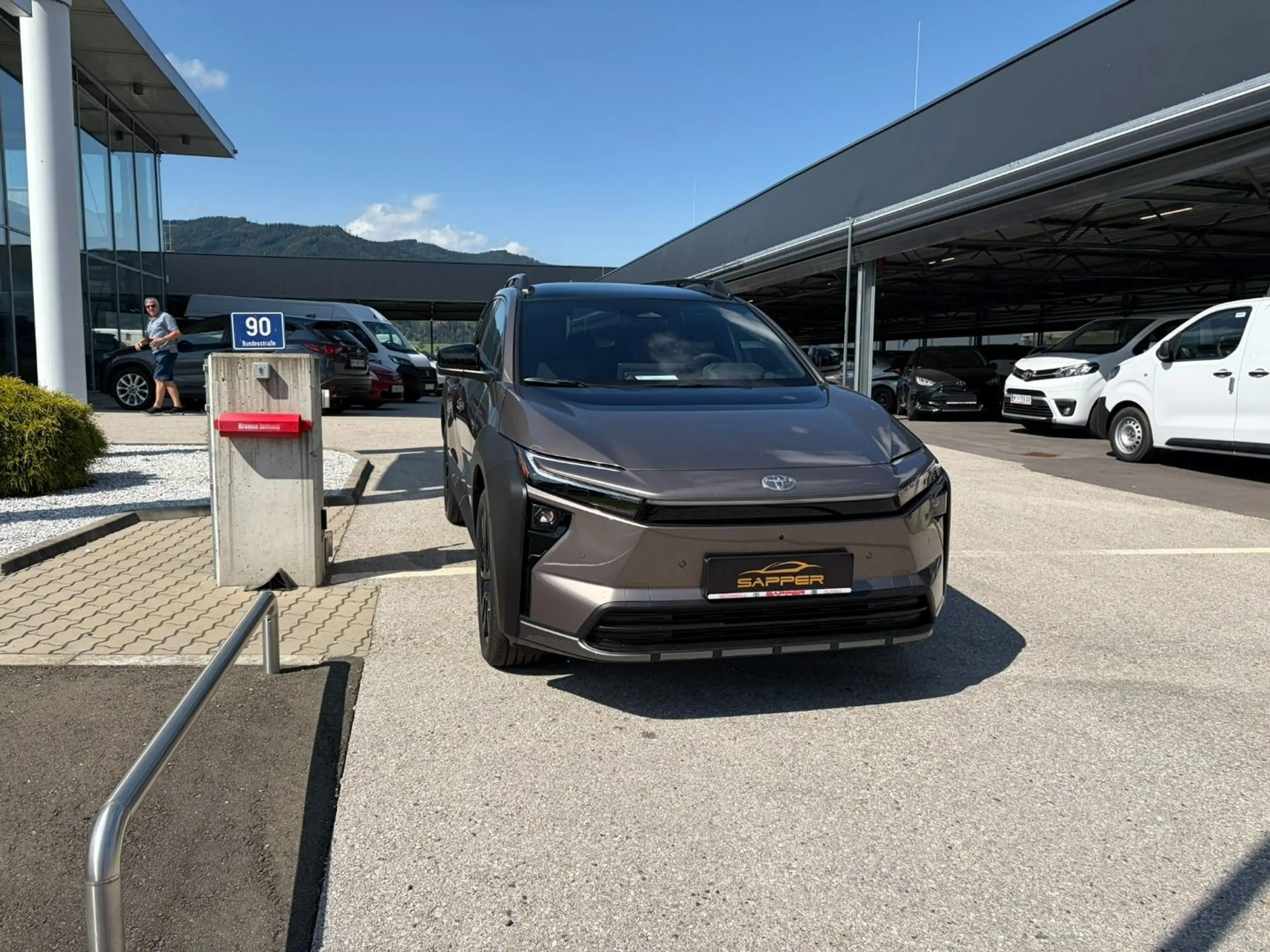 Toyota bZ4X Touring Lounge 4x4 75 kWh — photo 3
