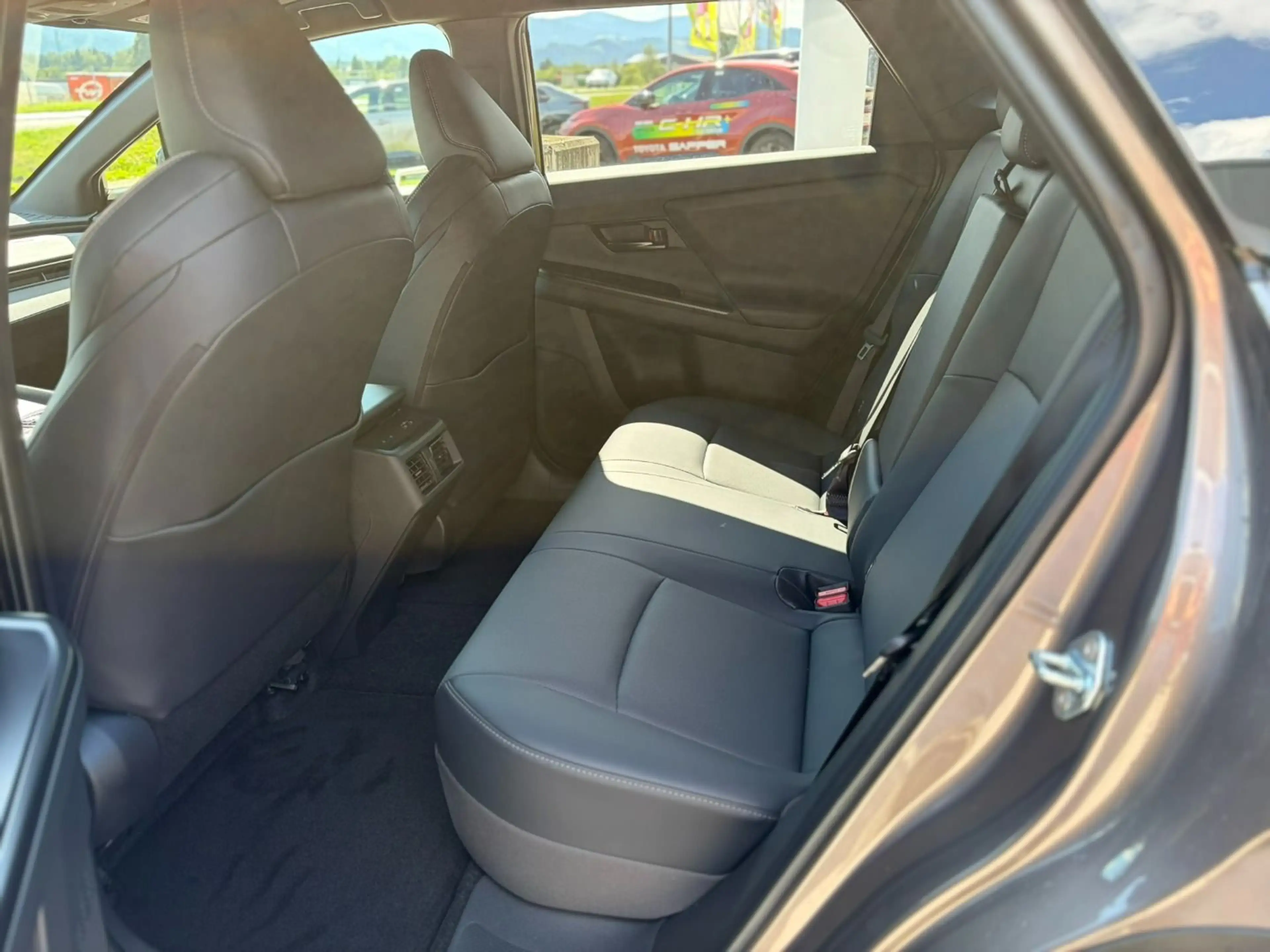 Toyota bZ4X Touring Lounge 4x4 75 kWh — photo 10