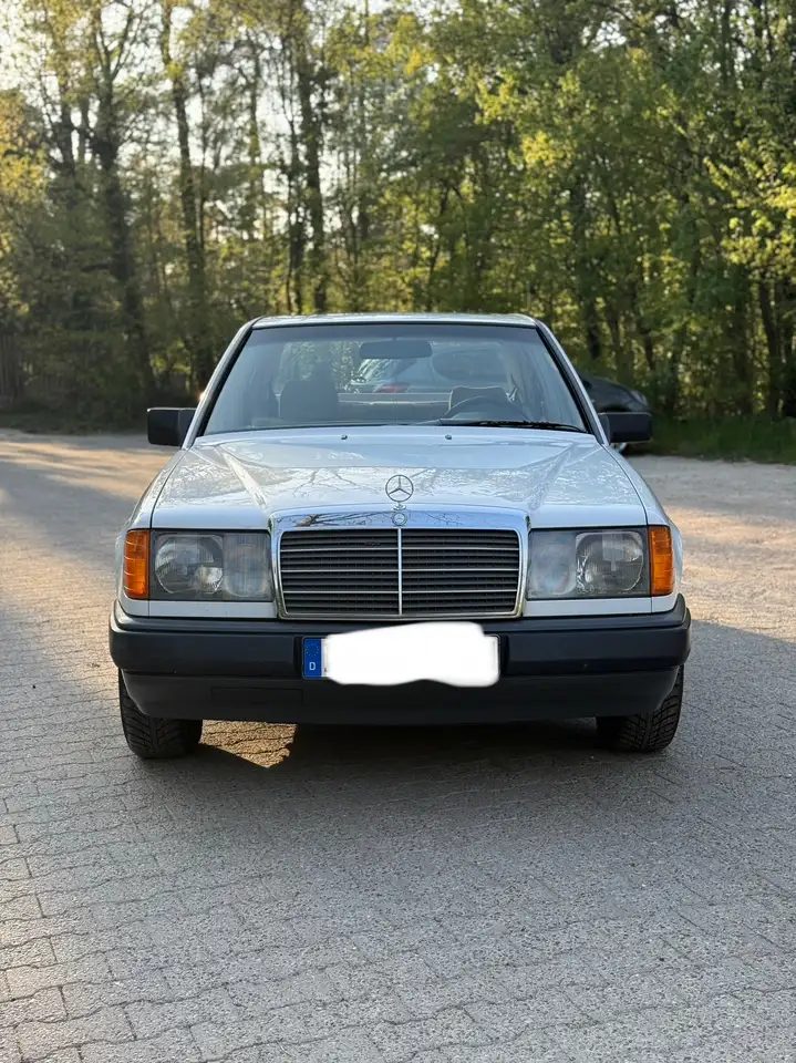 Mercedes-Benz E 230