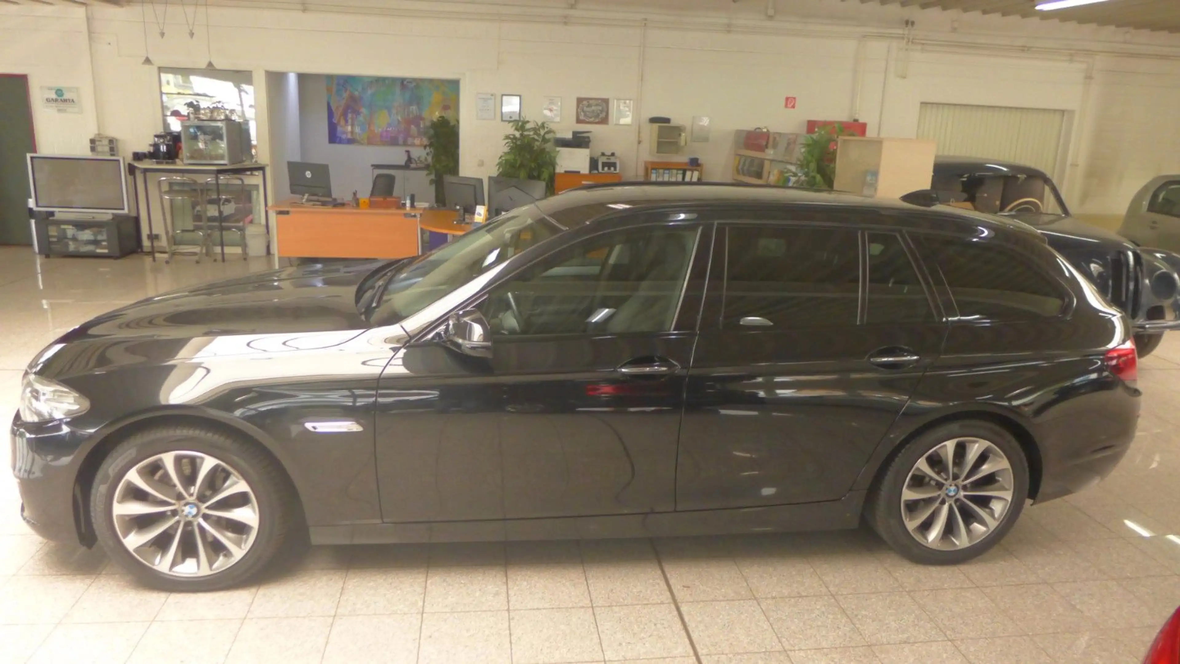 BMW 525 D AUT-Touring xDrive-LEDER-BI-XENON-NAVI-LUXU — photo 5