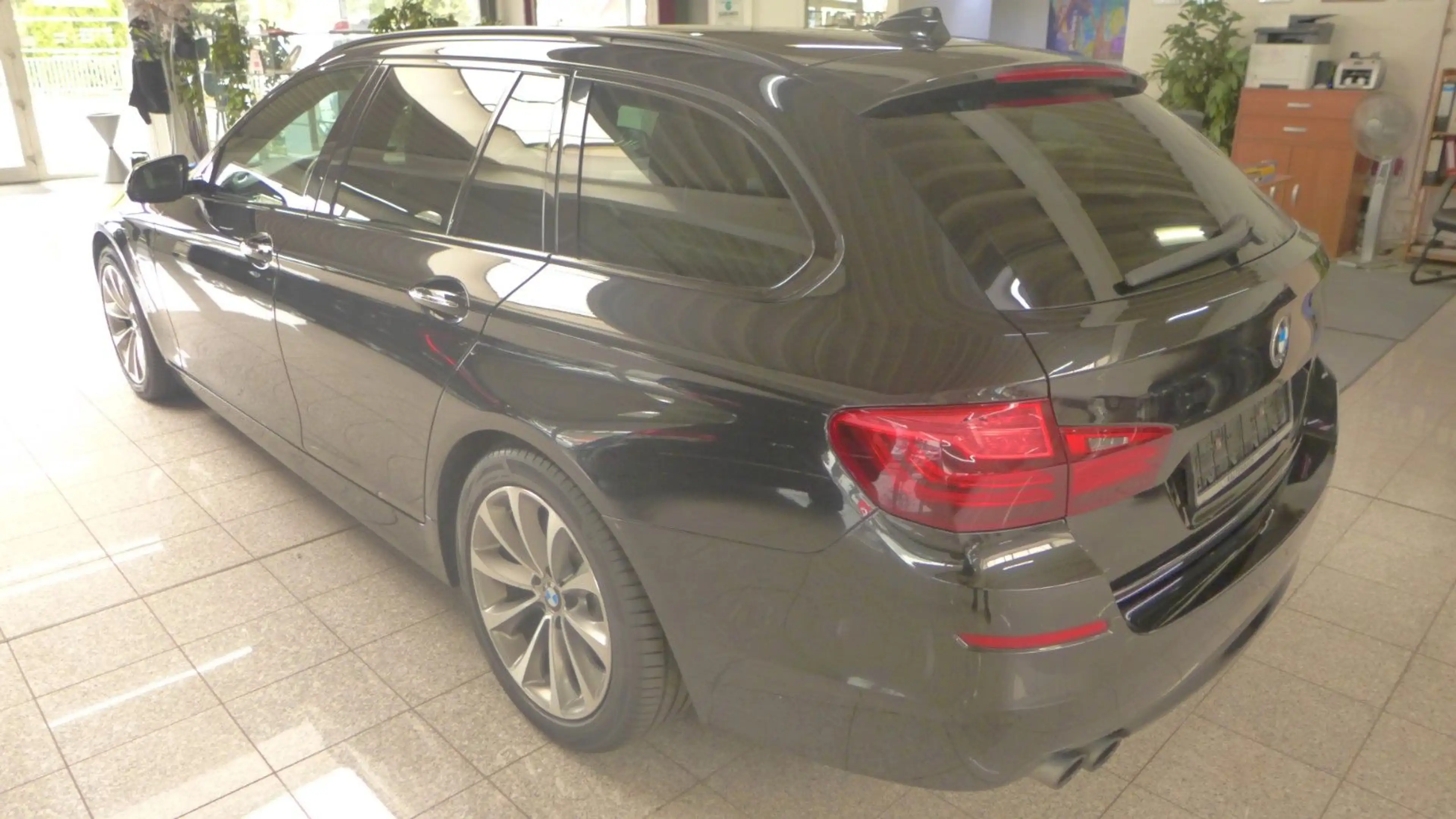 BMW 525 D AUT-Touring xDrive-LEDER-BI-XENON-NAVI-LUXU — photo 8