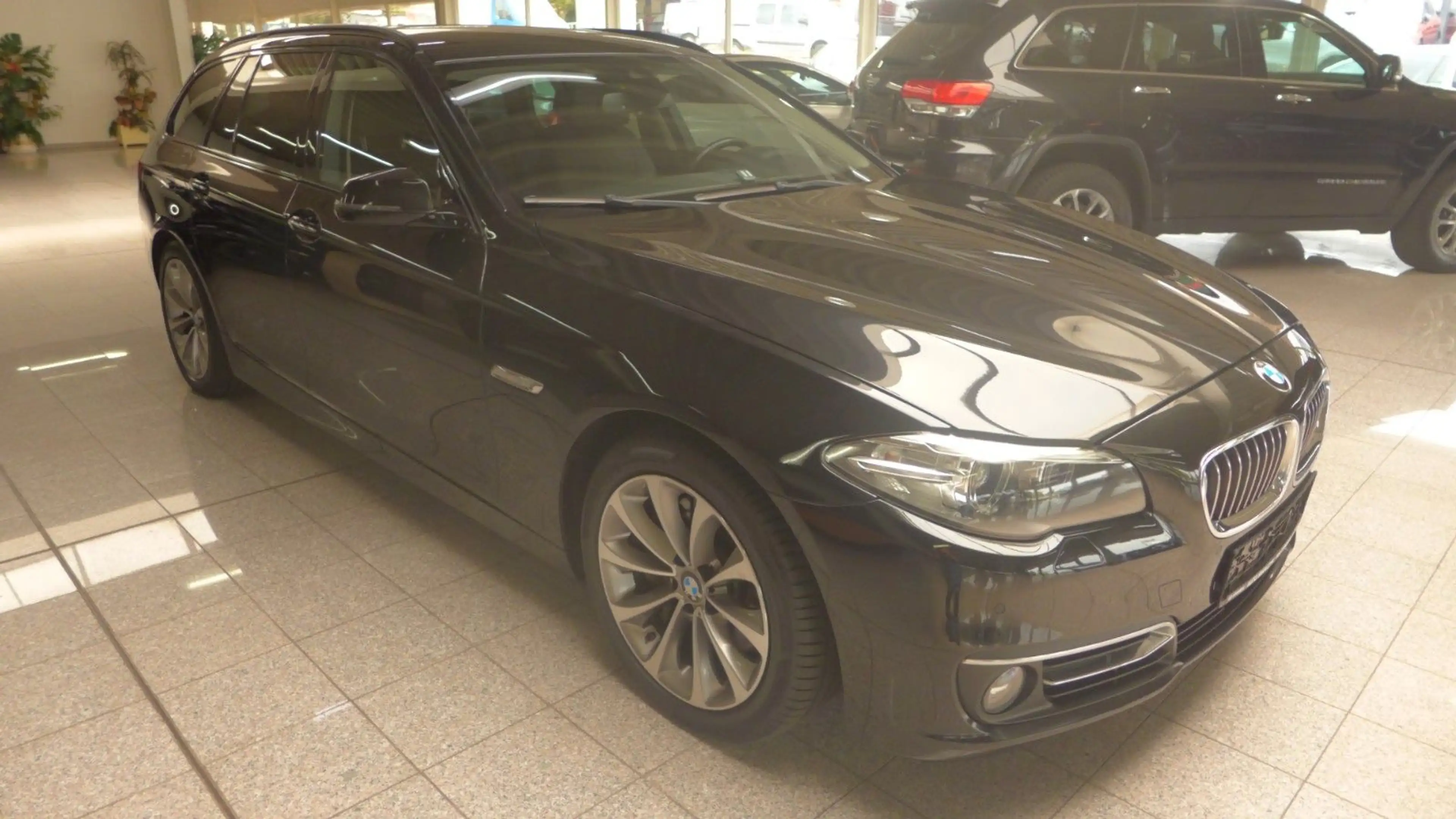 BMW 525 D AUT-Touring xDrive-LEDER-BI-XENON-NAVI-LUXU