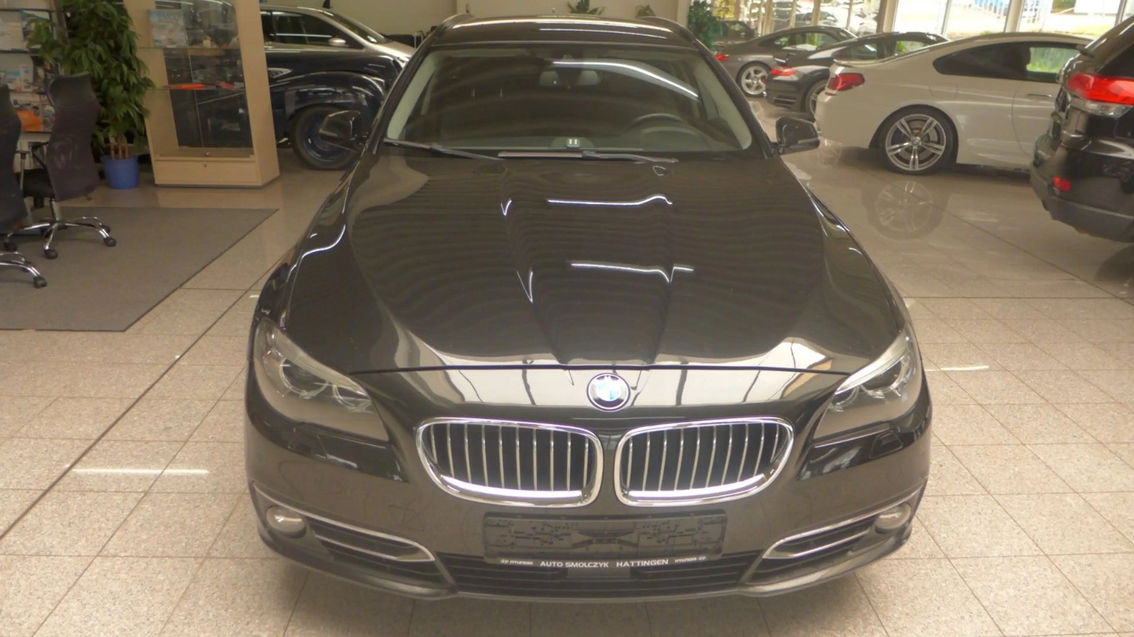 BMW 525 D AUT-Touring xDrive-LEDER-BI-XENON-NAVI-LUXU — photo 2