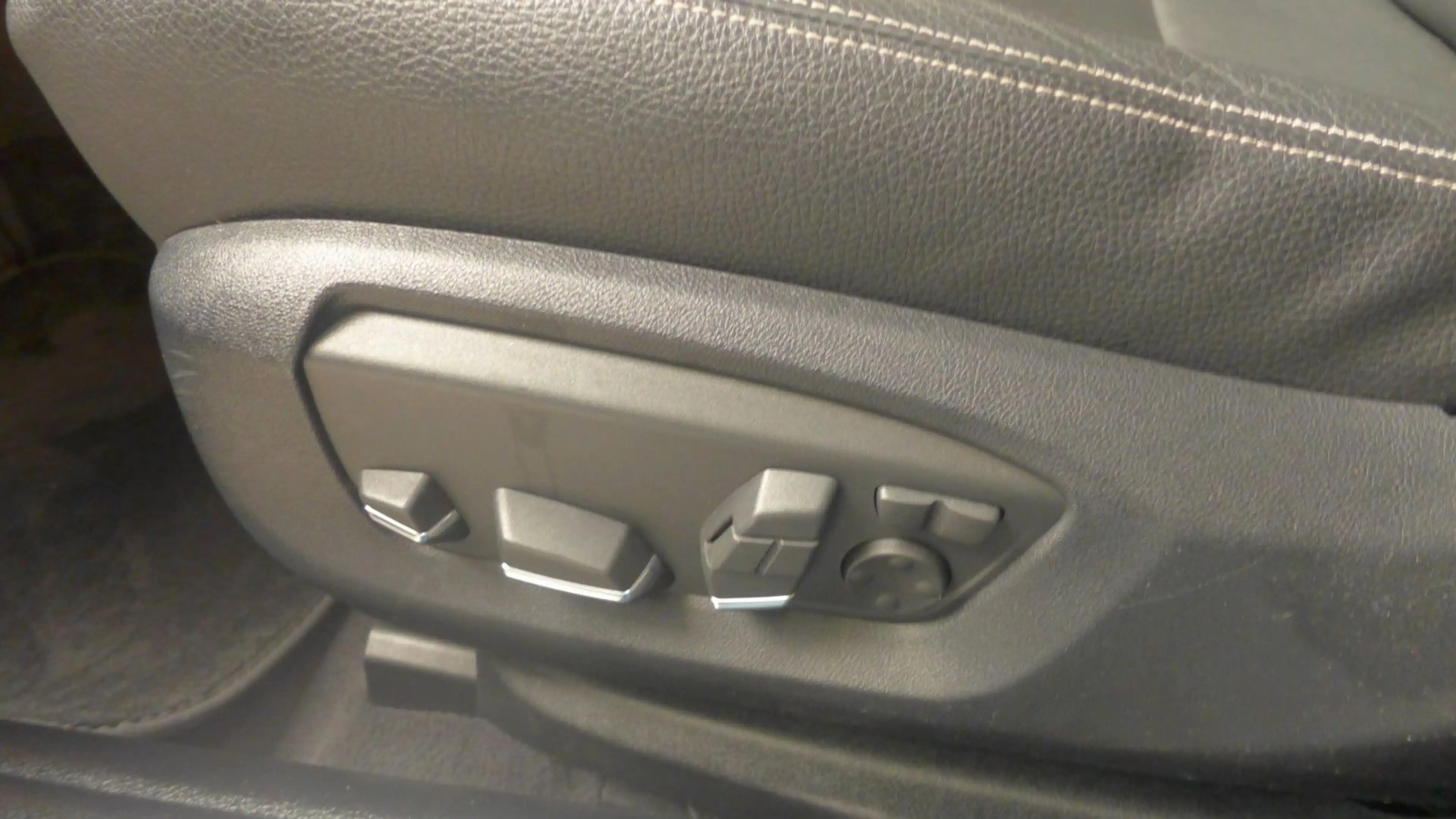 BMW 525 D AUT-Touring xDrive-LEDER-BI-XENON-NAVI-LUXU — photo 11