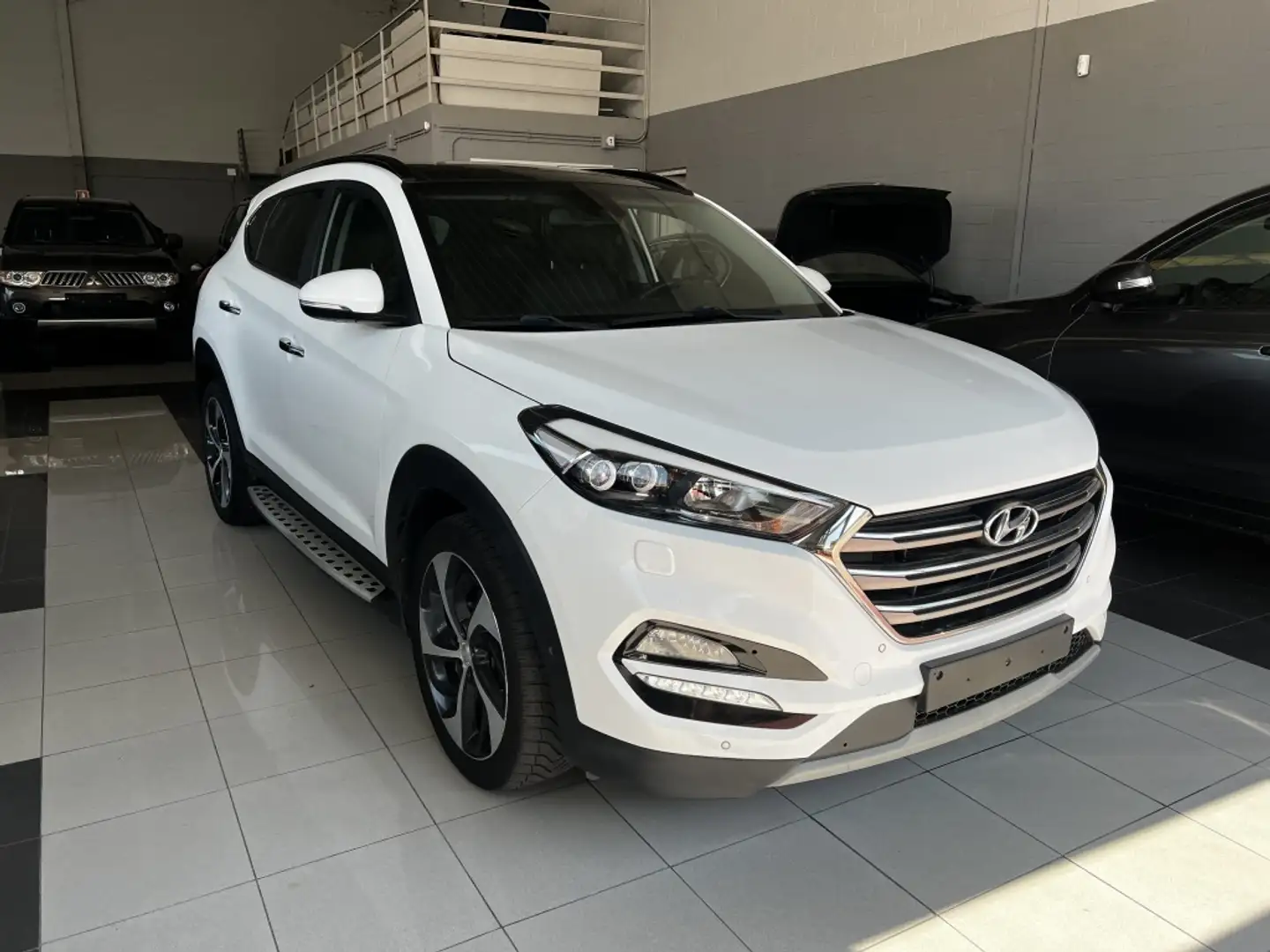 Hyundai TUCSON 2.0CRDI Go Sky 4x4 Aut. Blanc - 1
