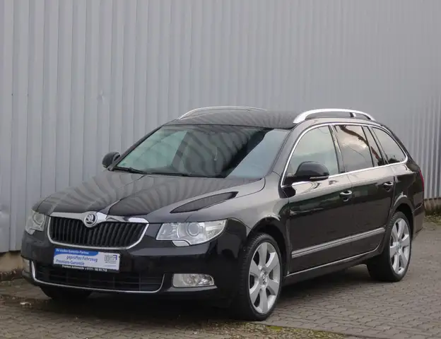 Skoda Superb Combi Elegance-Klima-Leder-Navi-Xenon-PDC