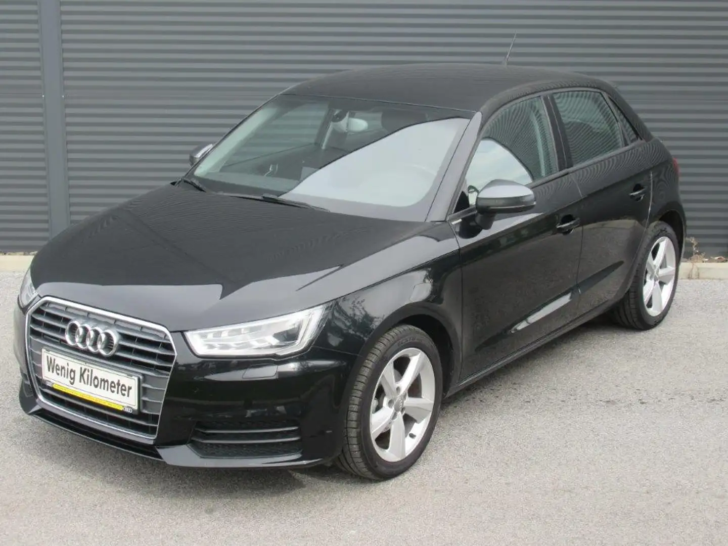 Audi A1 Sportback 1,0 TFSI Intense. Schwarz - 1