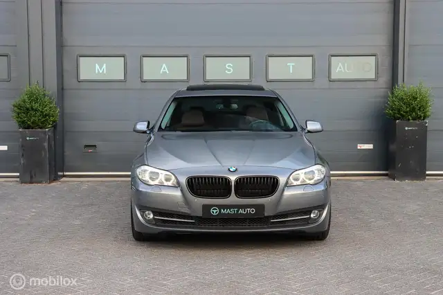 BMW 5 Series view 2