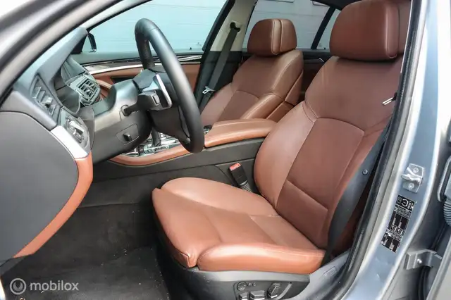 BMW 5 Series view 6