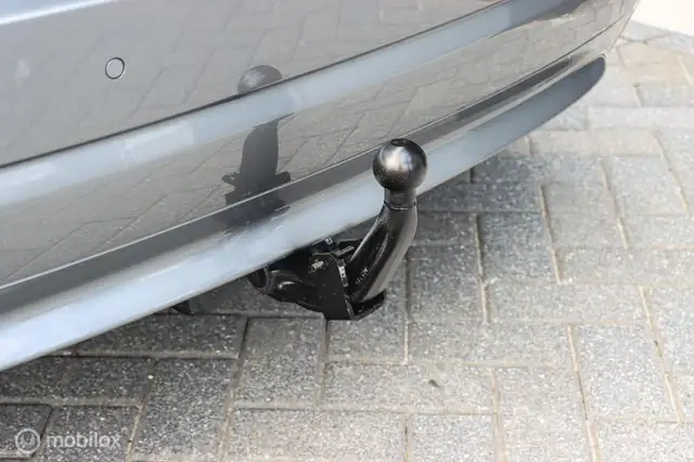 BMW 5 Series view 23