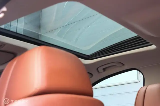 BMW 5 Series view 10