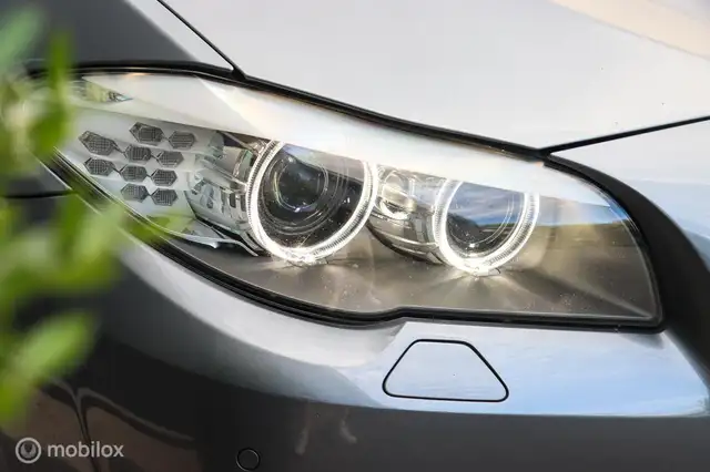 BMW 5 Series view 25