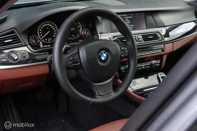 BMW 5 Series view 24