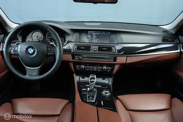 BMW 5 Series view 3