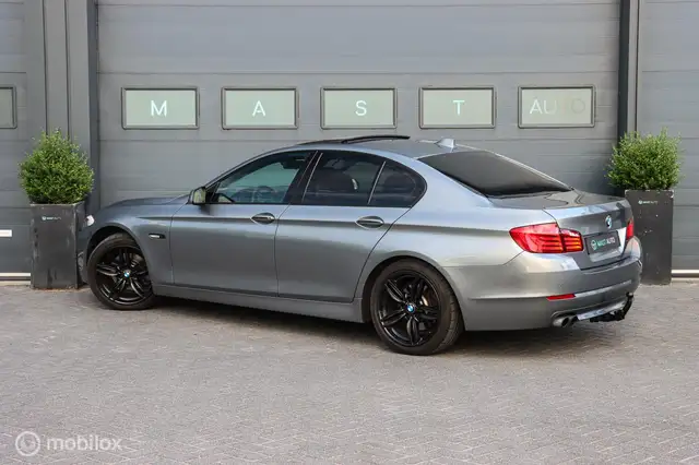 BMW 5 Series view 13